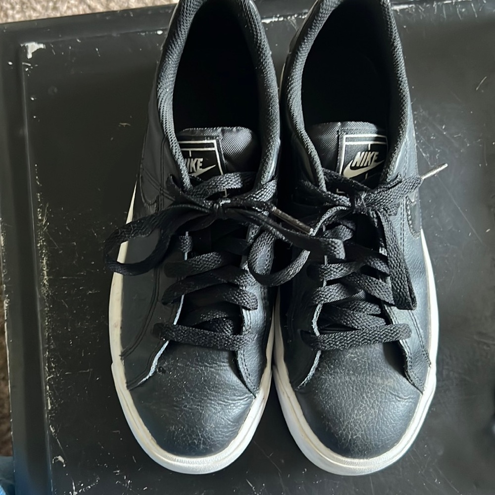 Nike court royale